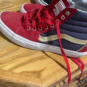 Size 7 (big boy) or (Mens) vans marvel edition